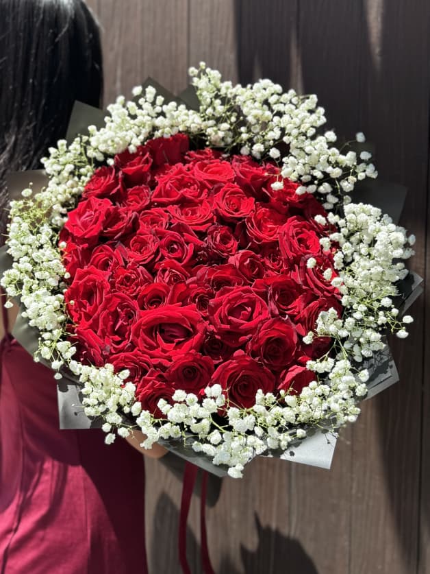 51 Red Holland Roses & Baby's Breath