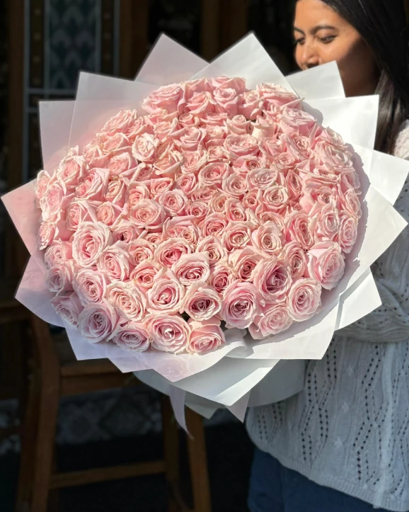 Thumbnail for 101 Pink Holland Roses